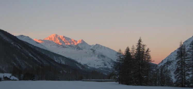 Vallee Hiver Matin Gite Haute Maurienne Sshow